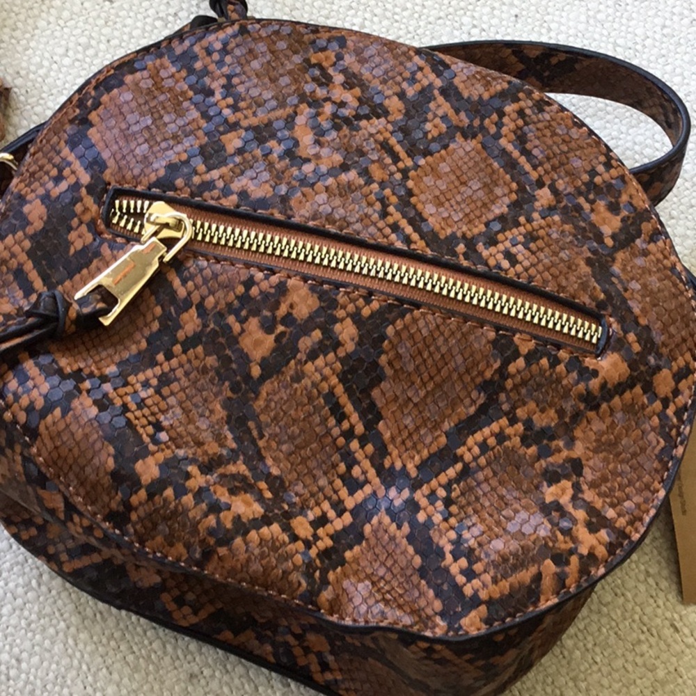 Round mini purse